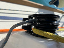 Lade das Bild in den Galerie-Viewer, clamp-distancer-pulley-idler-setup-fits-harken-lockoff